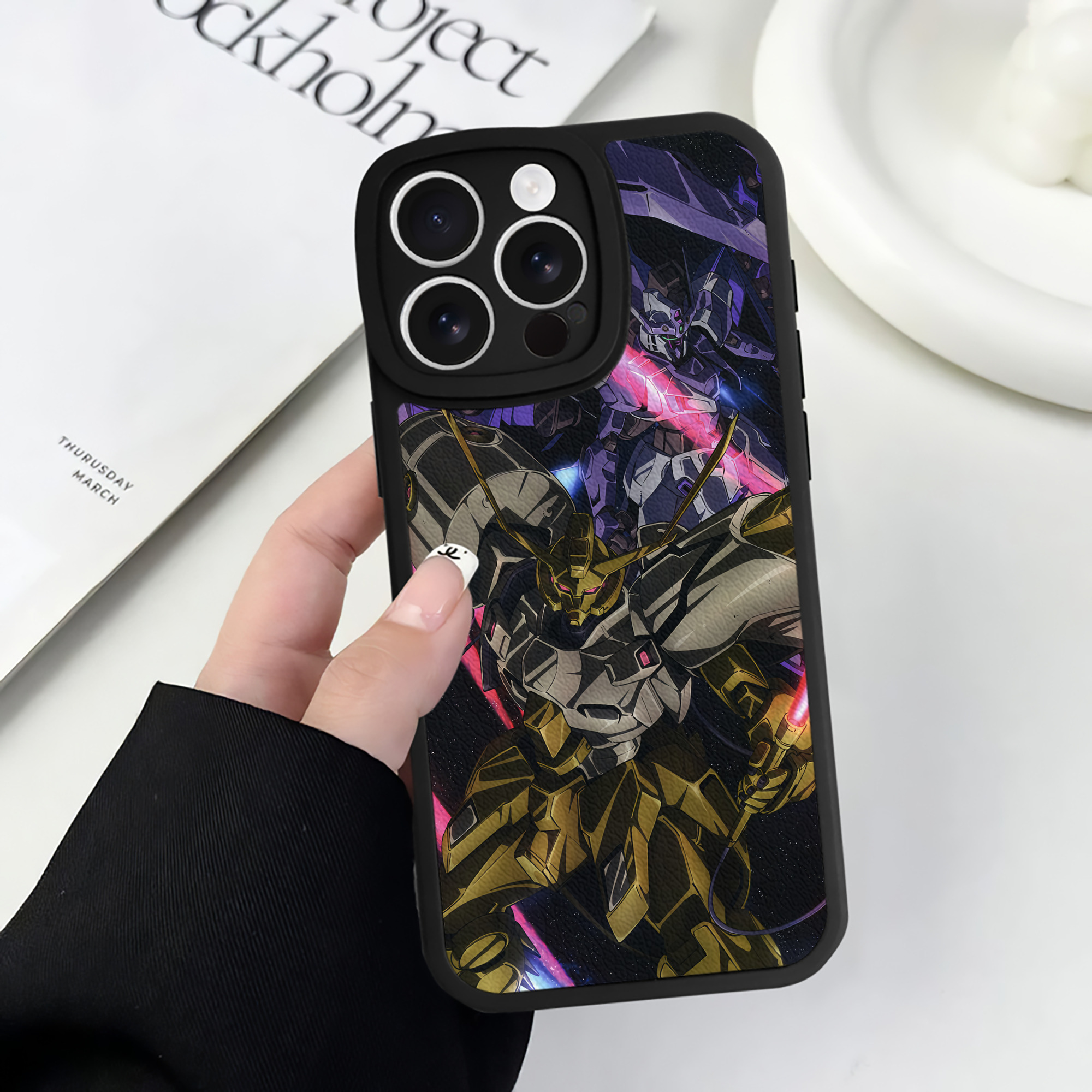 （画像用） 機動戦士ガンダム Mobile Suit Gundam 【iPhone 16シリーズ対応】シリコンスマホケース（レザー調） 材質：シリコン